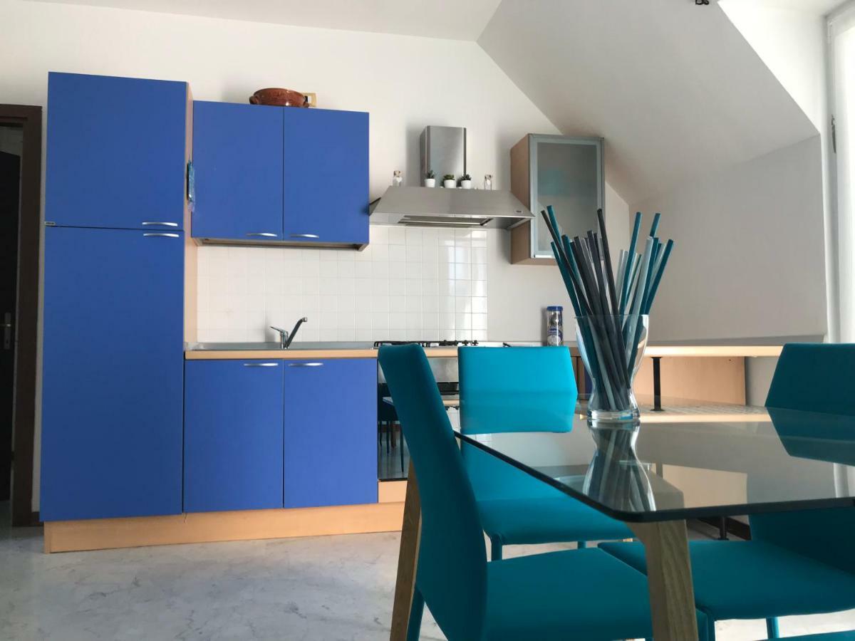 דסנזאנו דל גארדה La Magnolia Apartments Violet מראה חיצוני תמונה