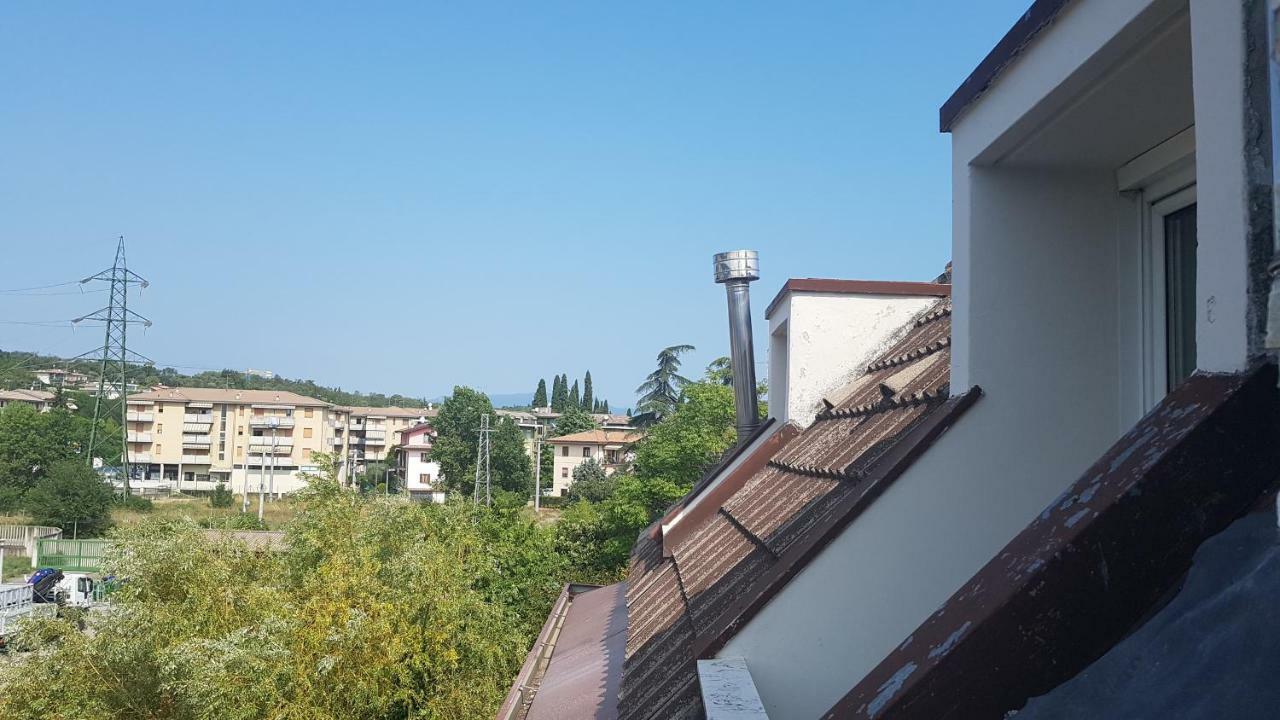 דסנזאנו דל גארדה La Magnolia Apartments Violet מראה חיצוני תמונה