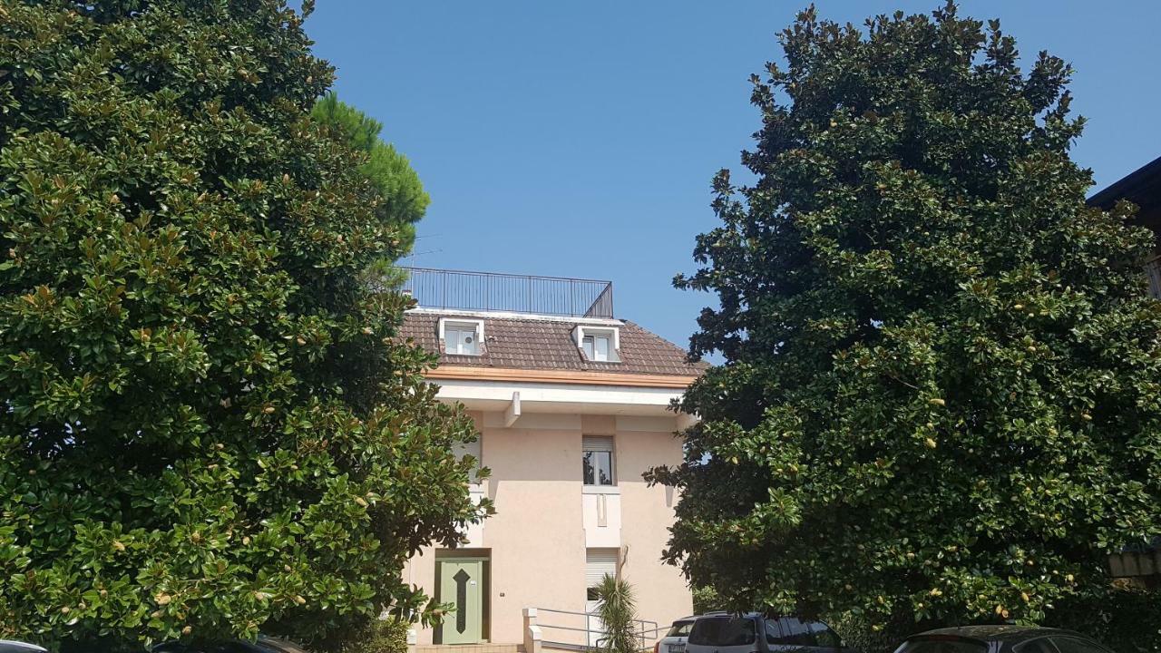 דסנזאנו דל גארדה La Magnolia Apartments Violet מראה חיצוני תמונה